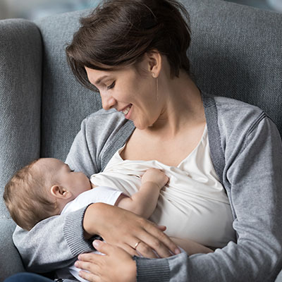 mama lactando con bebe